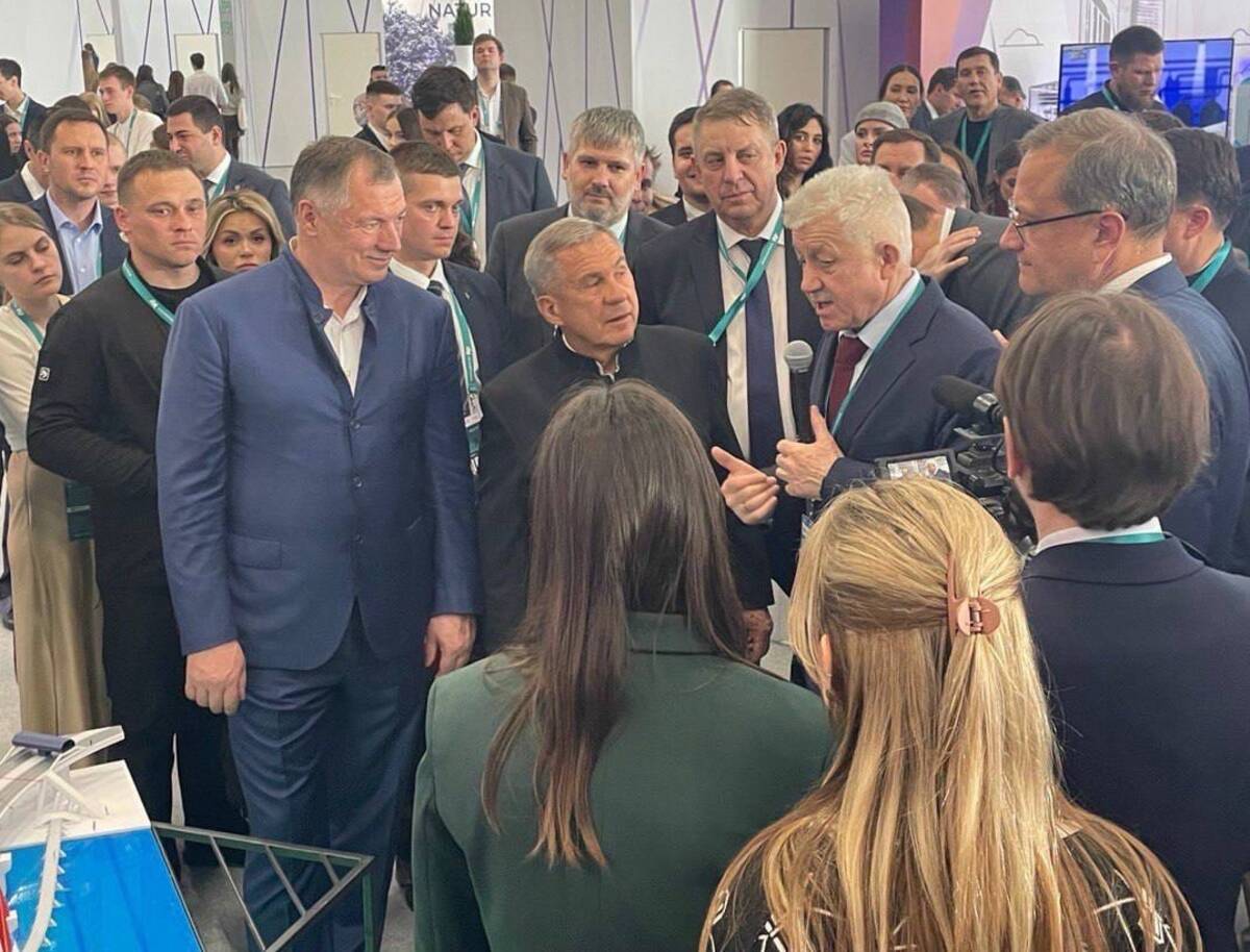 Брянский губернатор участвует в международном экономическом форуме в Казани