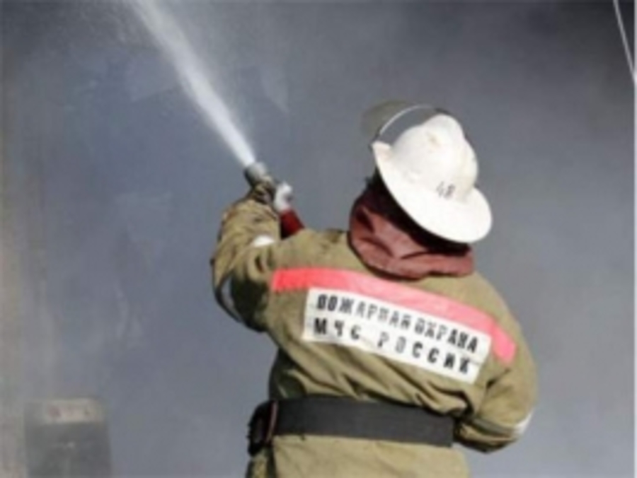 В Климовском районе тушили горящую баню