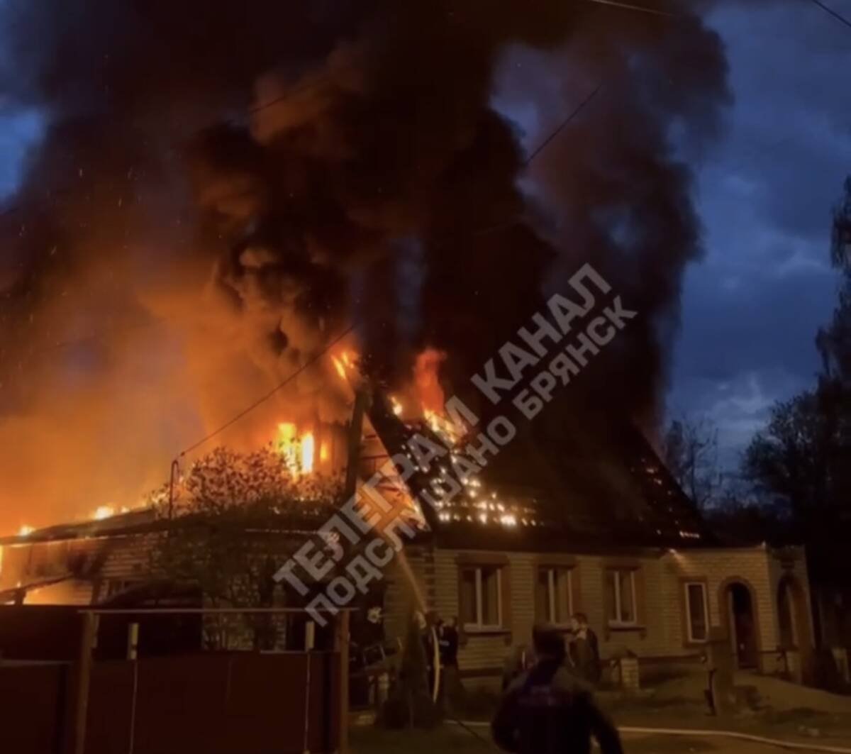 Брянцы сообщили о сильном пожаре в Володарском районе | 24.04.2023 | Брянск  - БезФормата