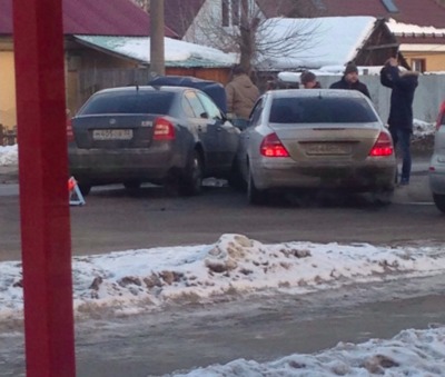 В Брянске на улице Рылеева столкнулись две легковушки