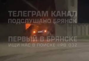 В Брянске автомобиль врезался в кирпичный забор 