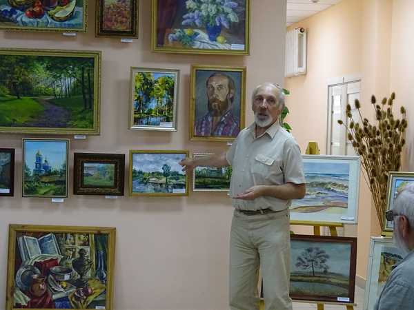 В Климовской библиотеке открылась художественная выставка