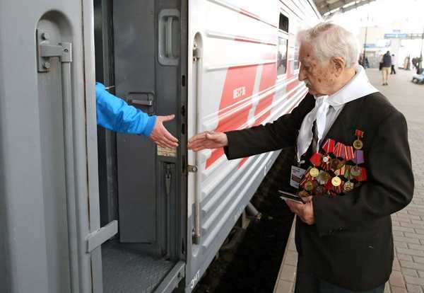 Брянские ветераны смогут бесплатно проехать на поездах дальнего следования внутри страны