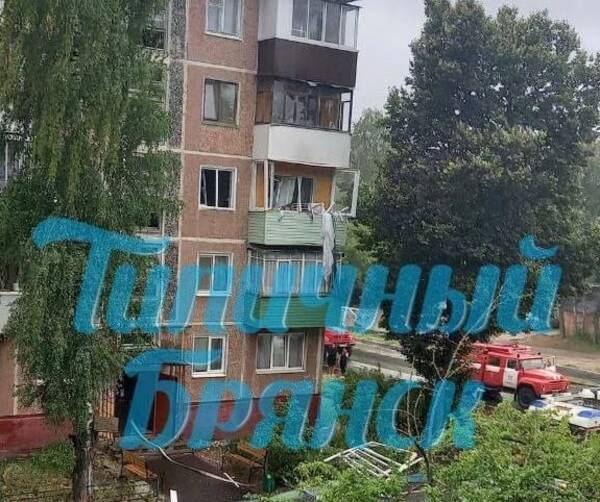 В Брянске в Володарском районе взрыв снес стену в многоквартирном доме