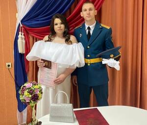 В Жуковке в День молодёжи поженились спасатель и сотрудница администрации