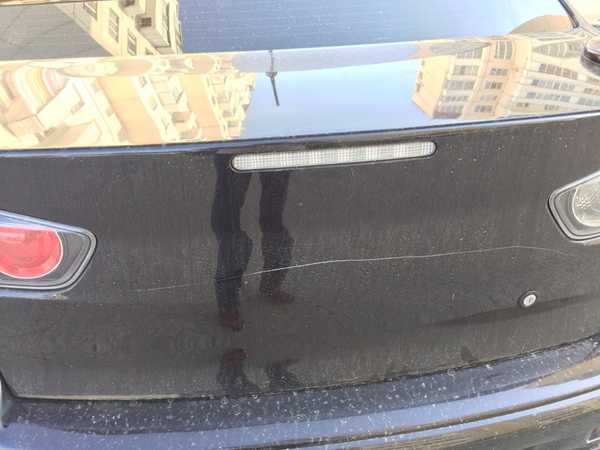 В Брянске на парковке поцарапали иномарку: водитель ищет свидетелей