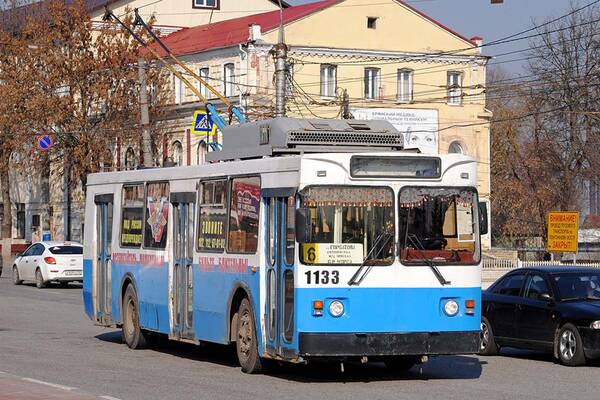 На зарплату в 40 тысяч рублей набирают брянских водителей троллейбусов