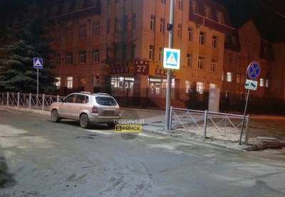 В Брянске возле лицея №27 сняли на фото автохама на кроссовере