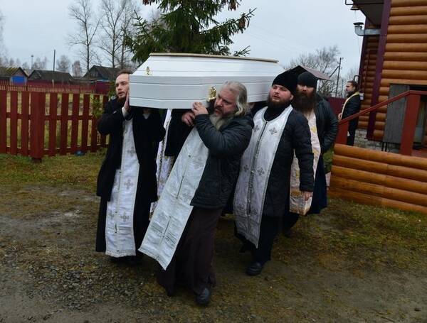 В Брянске похоронили 42-летнего иерея Вячеслава Каплина