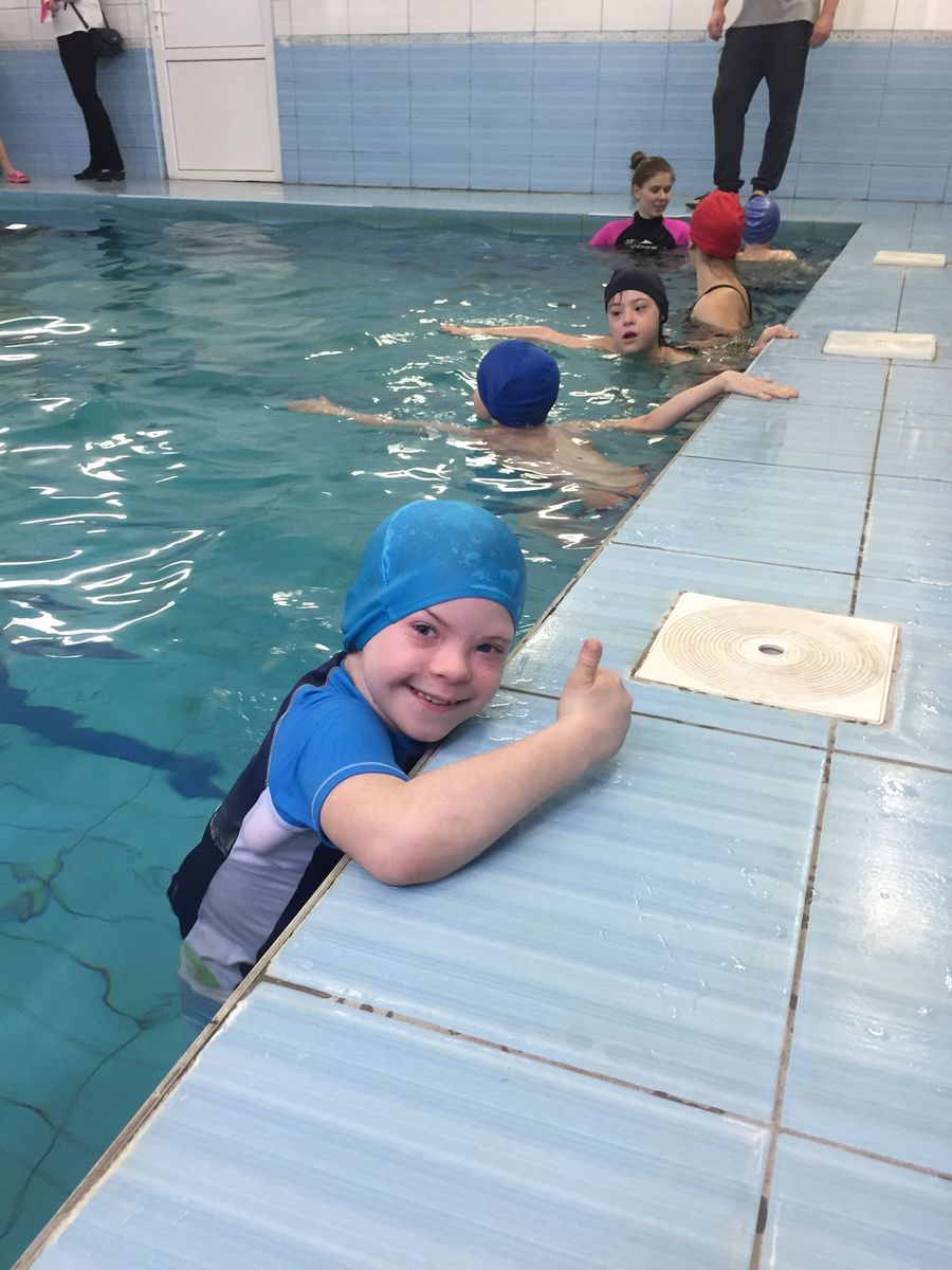 В Брянске прошли соревнования по плаванию среди детей с ограниченными возможностями 