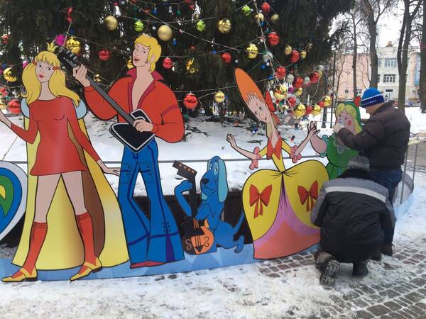 Брянцев восхитили герои советских мультфильмов у главной новогодней елки