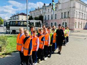 Для клинцовских школьников провели акцию «Шагающий автобус»