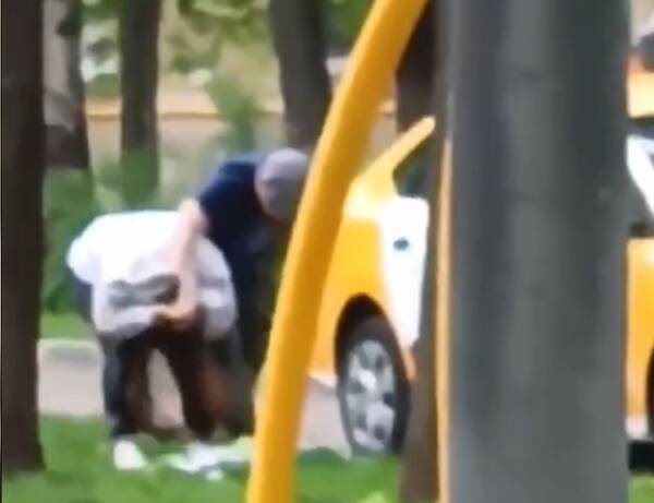 В Москве таксист оттаскал пассажирку за волосы