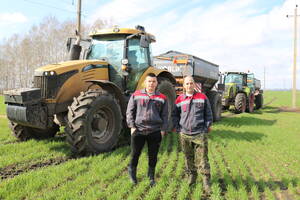 На полях Комаричского района в РЛ «Брянск» ведут подкорму озимых культур