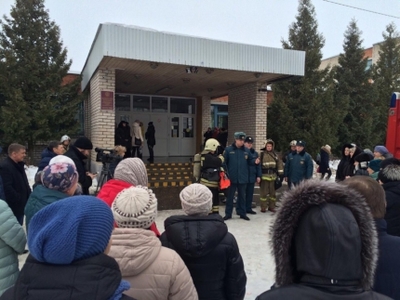 В Клинцах эвакуировали более 1000 человек из школы №9