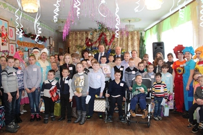 Брянские депутаты на Новый год вручили детям более 25 тысяч подарков