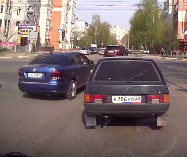В Брянске оштрафовали проехавшего на красный водителя «Volkswagen»