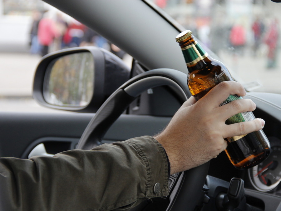 В Новозыбкове пьяный водитель «ГАЗ» сломал бедро мужчине