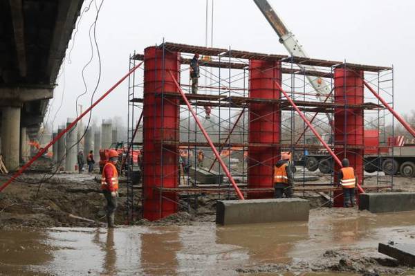 Строительство Литейного моста обещают закончить к августу в Брянске