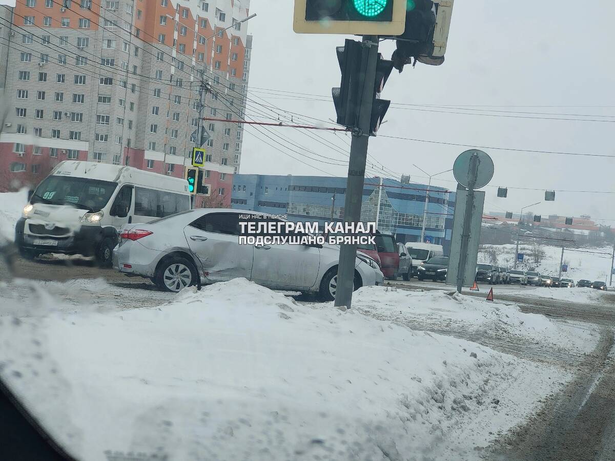 В Брянске 2 легковушки попали в ДТП на улице Авиационной | 15.01.2024 |  Брянск - БезФормата