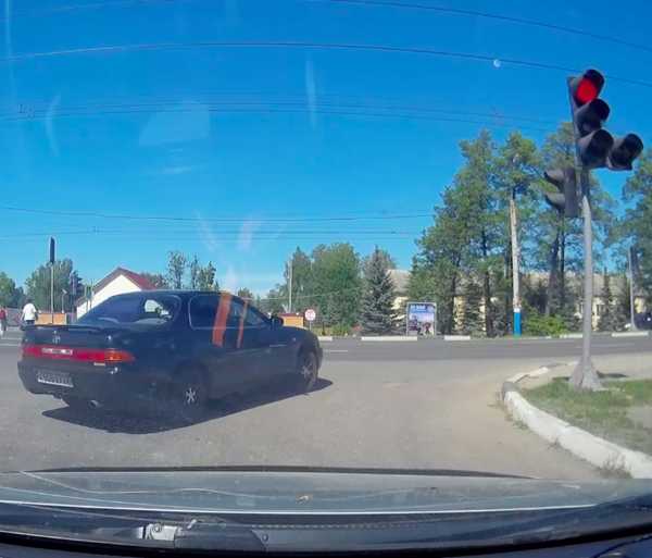 В Брянске оштрафовали проехавшего на красный водителя «Toyota»