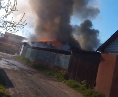 В Брянске загорелся гараж на улице Правды