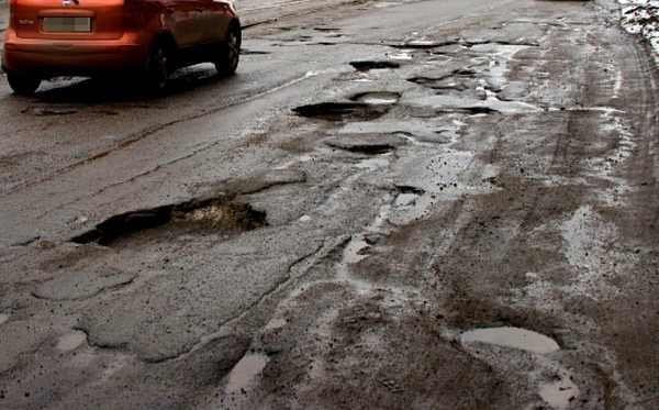 Жители Карачева просят отремонтировать убитую дорогу на Молодежной