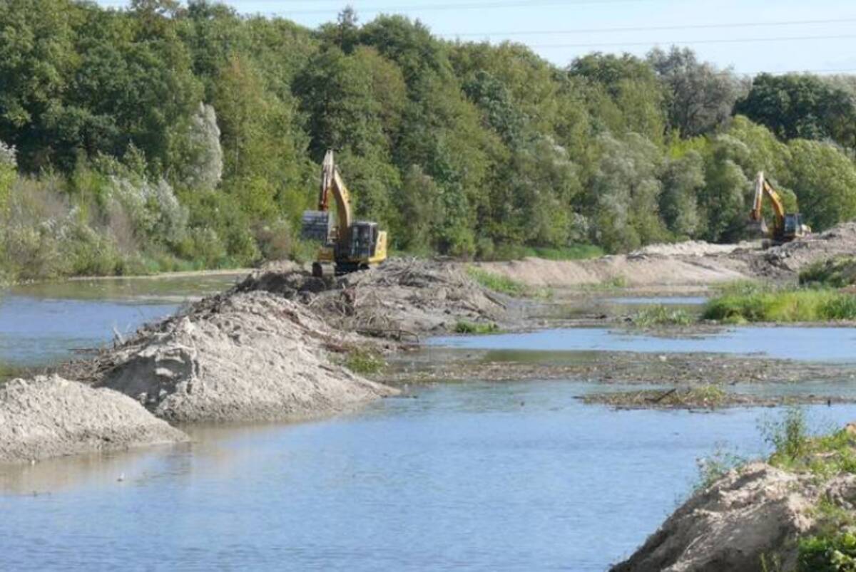 Подрядчик в Брянской области нарушил сроки окончания работ 1-го этапа очистки реки Десны