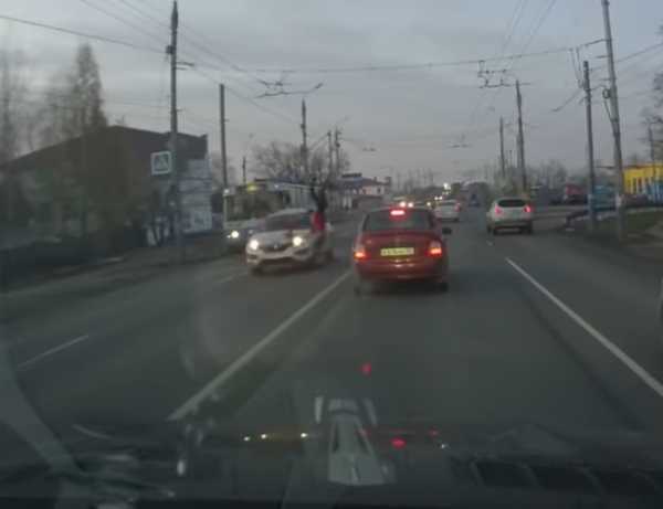 В Брянске возле троллейбусного депо устанавливают светофор
