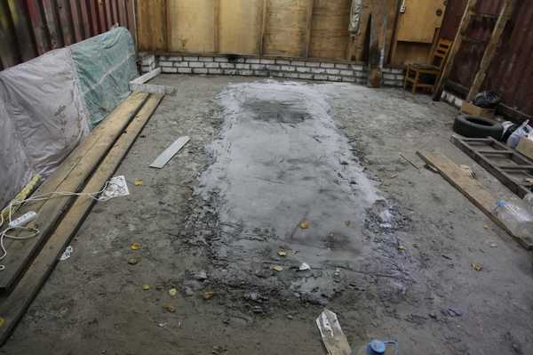 Трое жителей Брянска убили мужчину и замуровали его тело бетоном