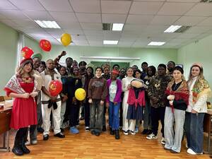 Блины, игры и подарки: как в Брянске встретили Масленицу студенты из-за рубежа