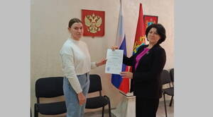 «Билет во взрослую жизнь»: жительнице Клетни вручили жилищный сертификат