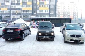 Из-за машин у мусорных баков в Брянске не могут проехать мусоровозы