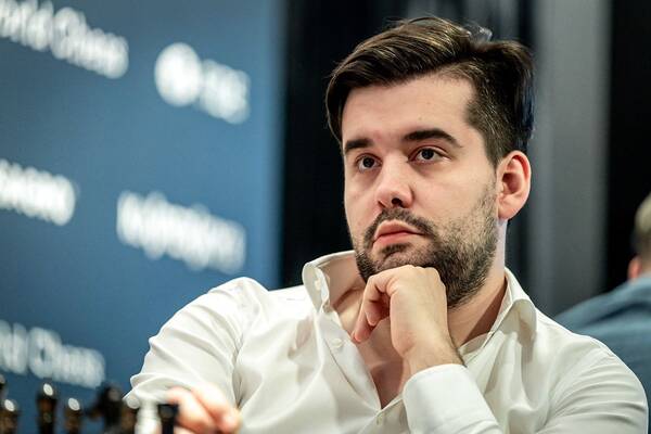 Брянский шахматист Непомнящий сыграл вничью первую партию с Карлсеном
