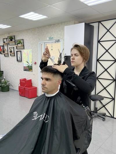 В Трубчевске благодаря соцконтрактам появились салон и барбершоп
