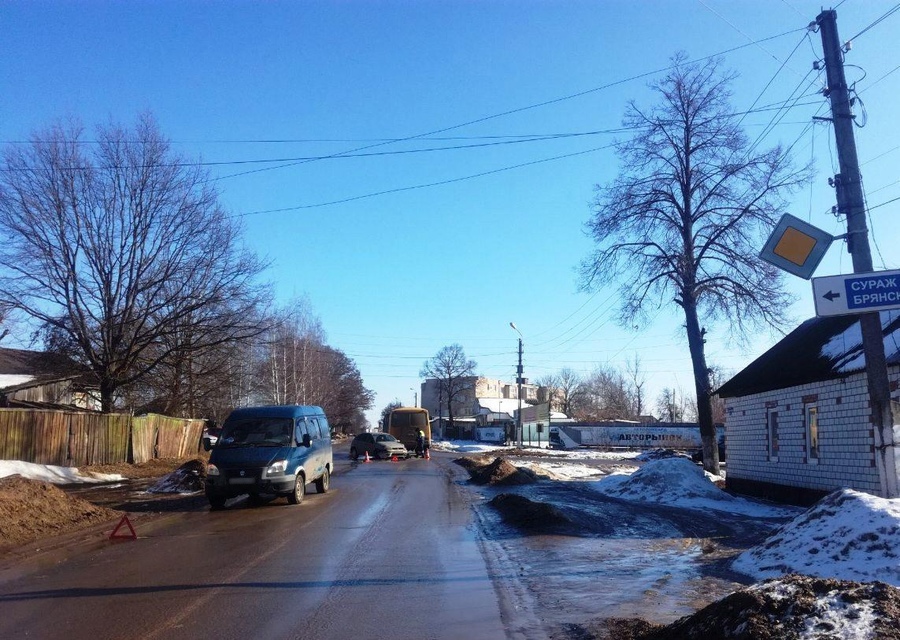В Клинцах в крупном ДТП с автобусом пострадал 2-летний малыш 