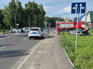 В Брянске на улице Почтовой разбились две легковушки