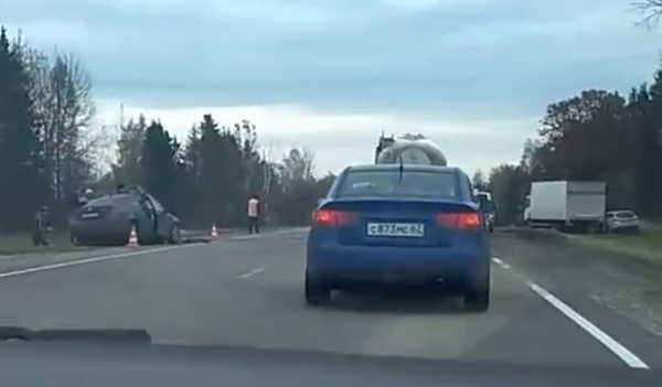 Под Жуковкой сняли на видео страшное ДТП с грузовиком и двумя легковушками