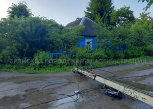 Ураган в Брянске повалил столбы и деревья