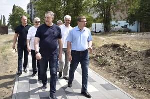 Губернатор Богомаз проверил ход восстановления Брянки в ЛНР