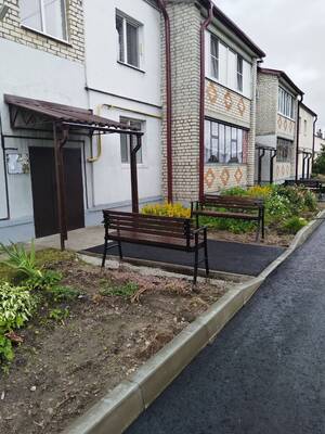 Две дворовые территории благоустроили в поселке Выгоничи