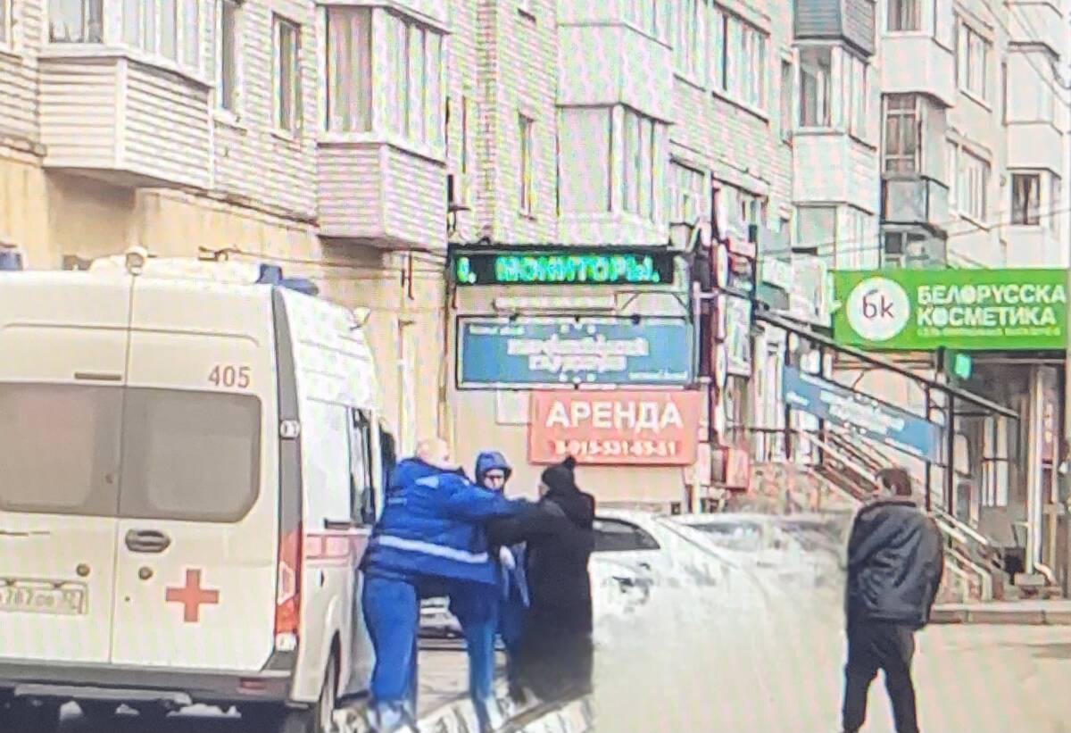 В Брянске хулиганы напали на сотрудников скорой помощи