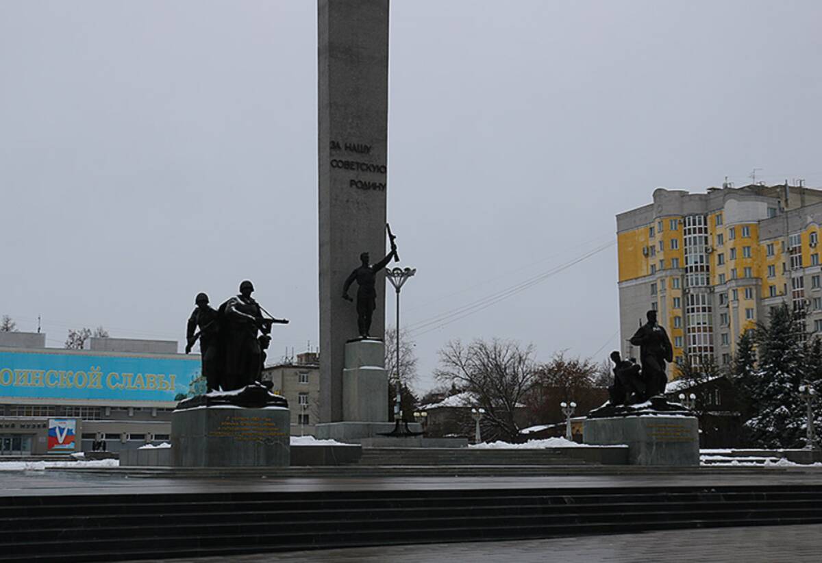 В Брянске администрация провела официальную приемку ремонта площади Партизан