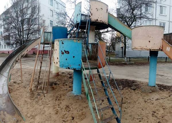 На «чернобыльскую» детскую площадку пожаловались жители Брянска