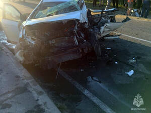 В Жирятинском районе грузовик смял легковушку, выезжали спасатели