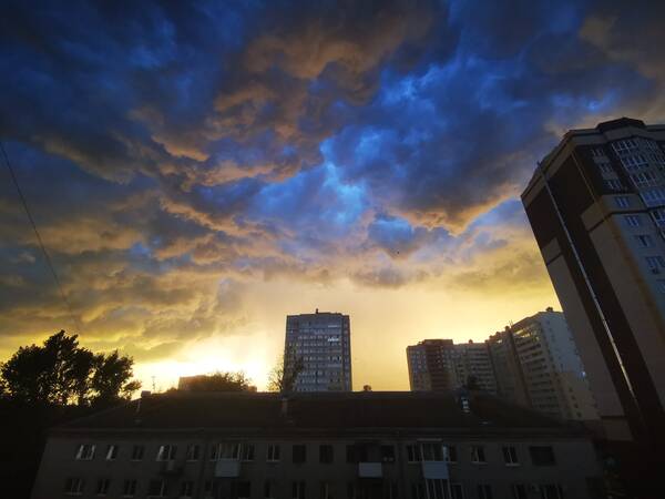 В Брянске сняли на фото фантастическое небо после грозы
