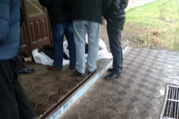 В Брянске скоропостижно умер мужчина у школы ДОСААФ 