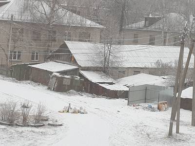 Жители Трубчевска превратили двор в помойку