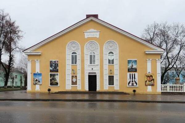 В Новозыбкове откроют обновленный кинотеатр «Октябрь»