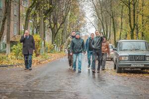 Лужа помешала приёмке двух проездов в Советском районе